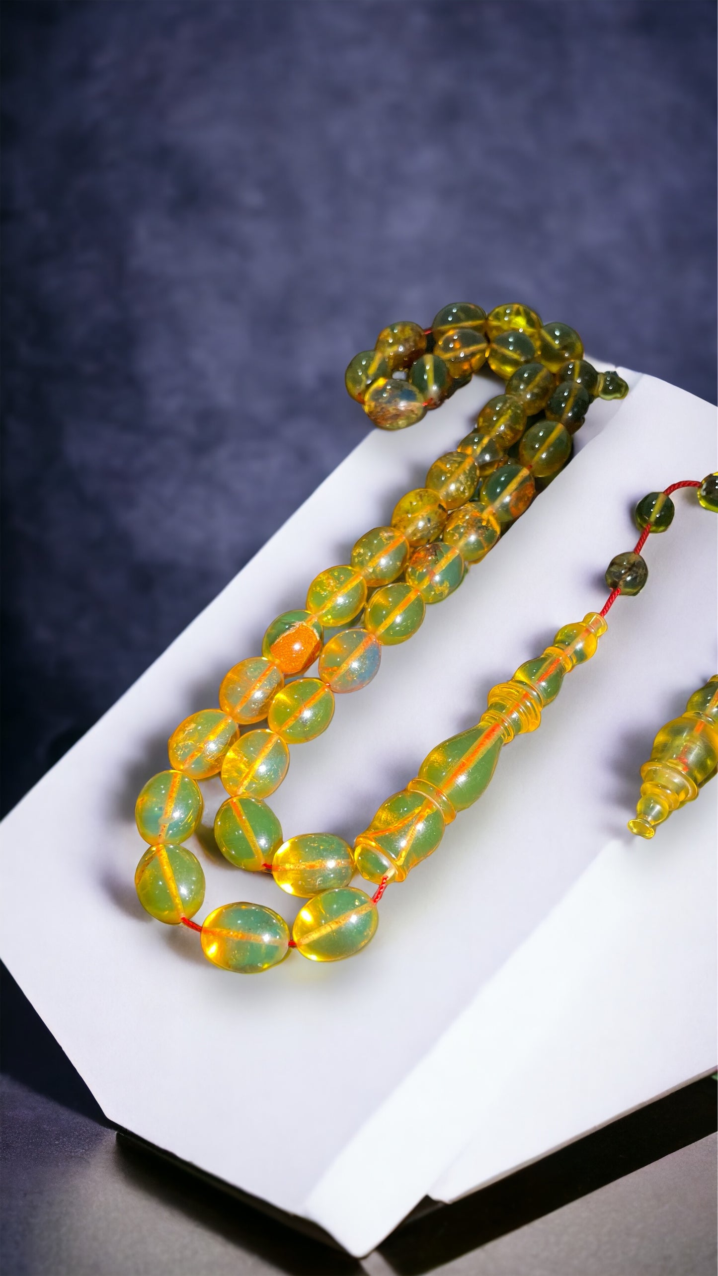 مسباح دومنيكاني انعكاس اخضر