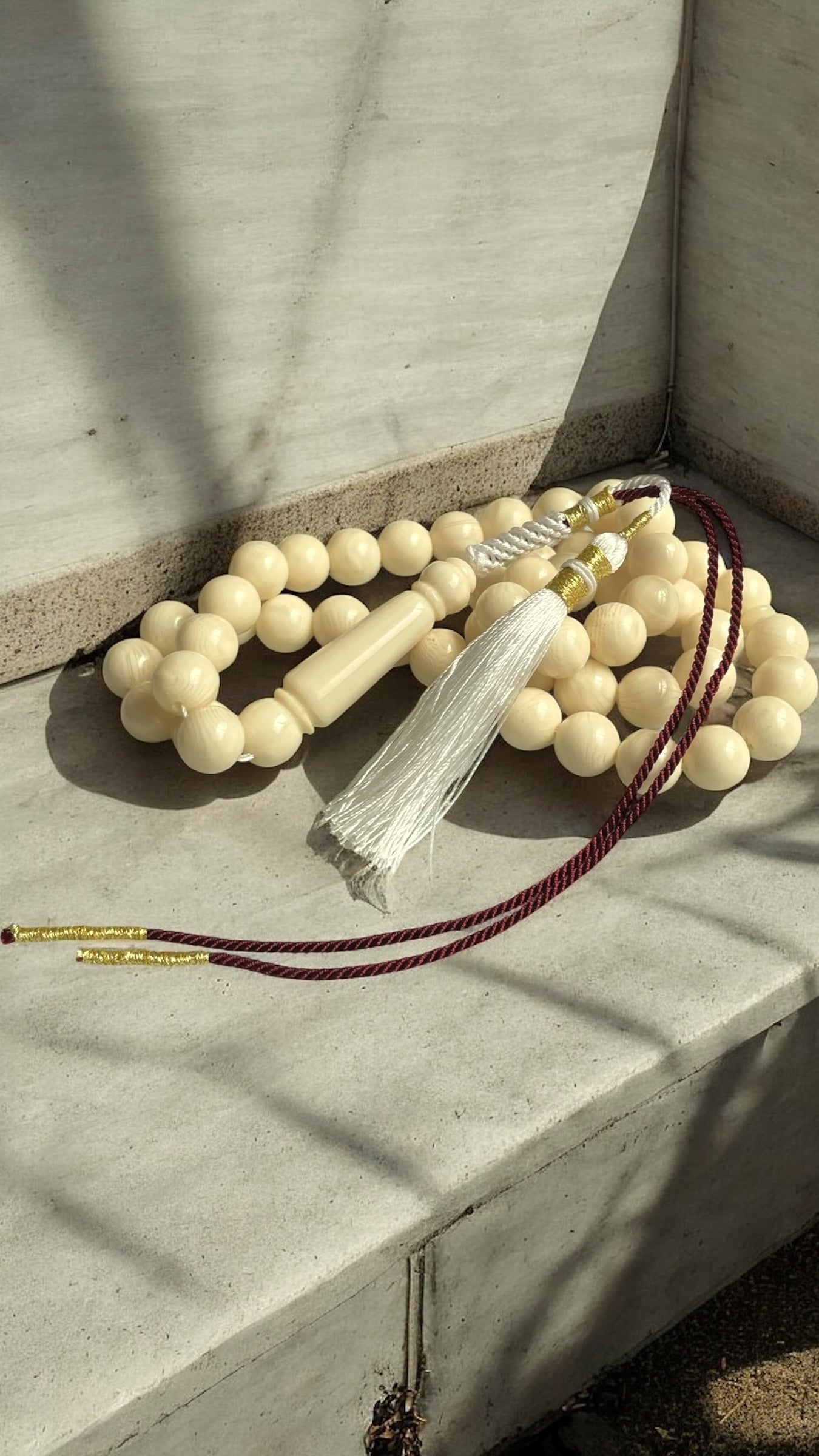 مسباح شبيه العاج 2